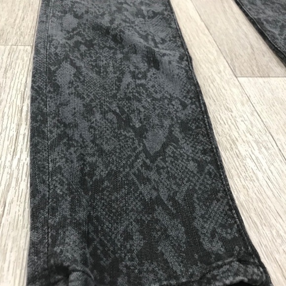 FRAME $220 Le Skinny Tonal Python Print Jeans - Picture 8 of 15